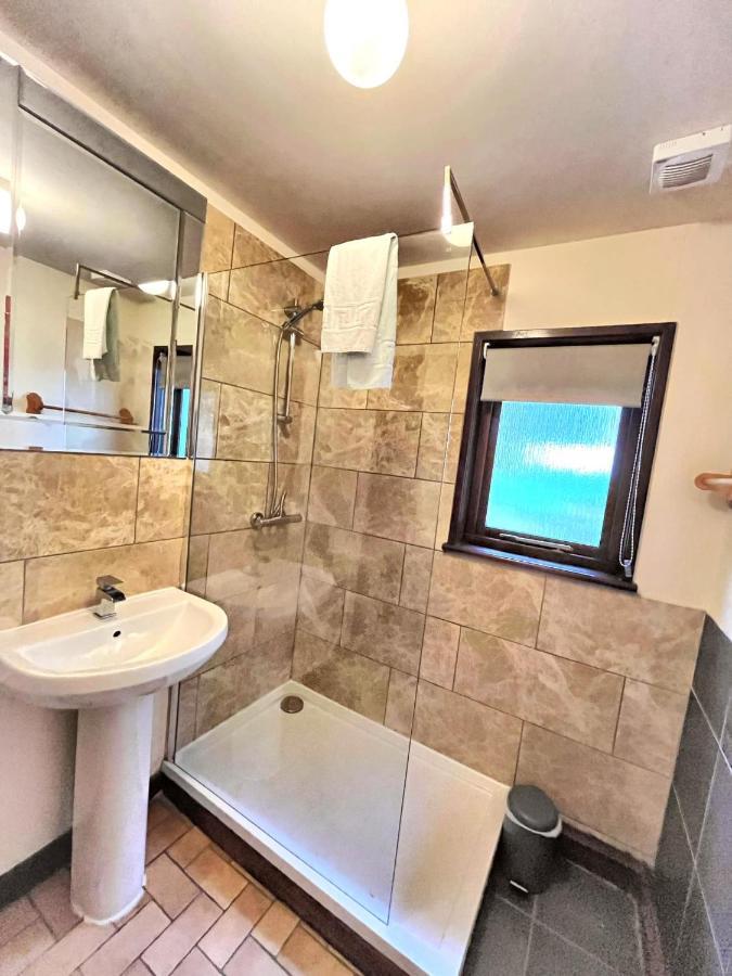 Chalet Primrose 18 Hot Tub-tenby