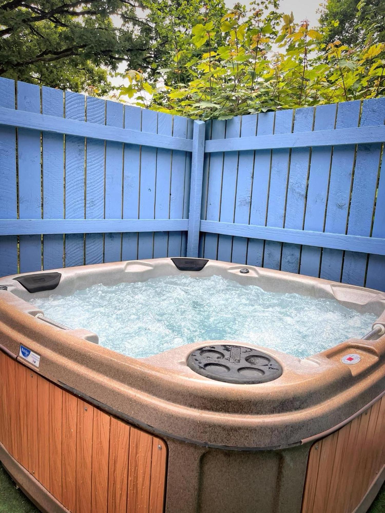 Primrose 18 Hot Tub-tenby